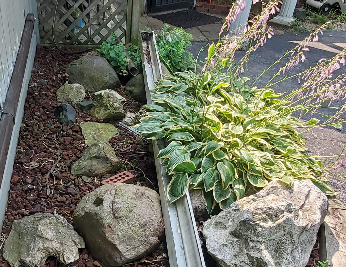 Landscaping decorative rocks and boulders, c. 6 tons total weight 5
