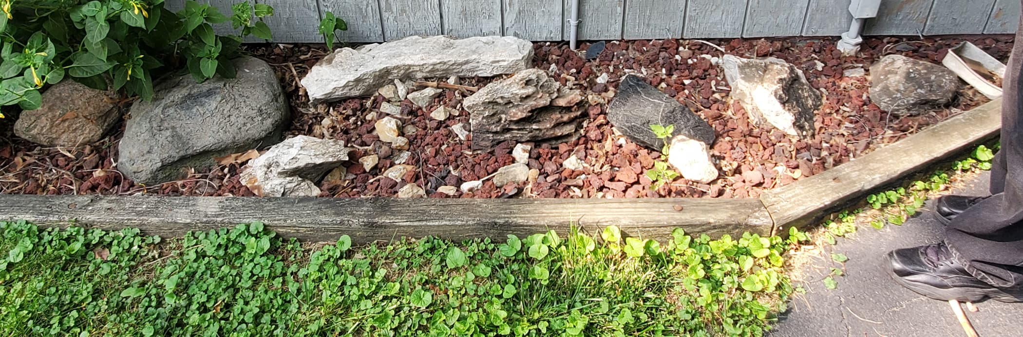 Landscaping decorative rocks and boulders, c. 6 tons total weight 8